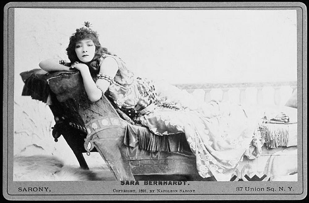 [Photo] Sarah Bernardht en 1891 - Cleopatre