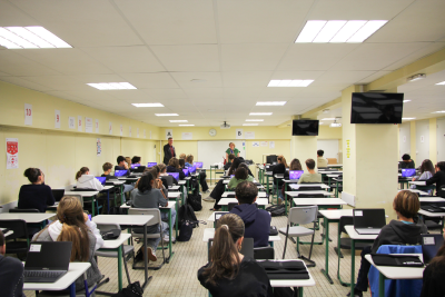 La région Île-de-France soutient les lycéens professionnels avec de nouveaux équipements numériques