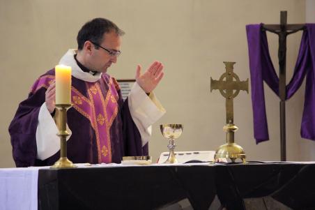 Messe d'envoi des étudiants à la chapelle avec le Père Olivier Plainecassagne