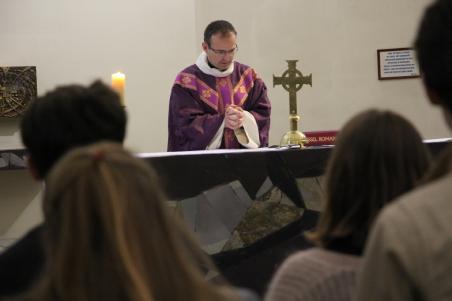 Messe d'envoi des étudiants à la chapelle avec le Père Olivier Plainecassagne